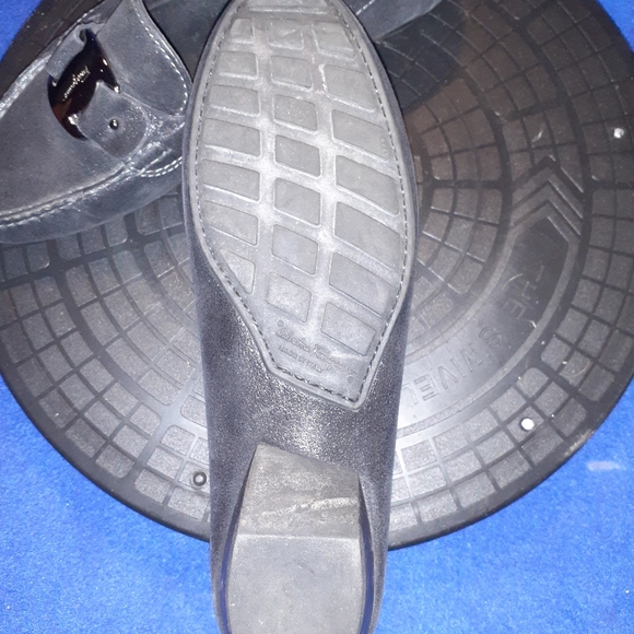 Women's Salvatore Ferragamo Matallic Black Dress/Casual Loafers, 6C-US - Picture 7 of 8